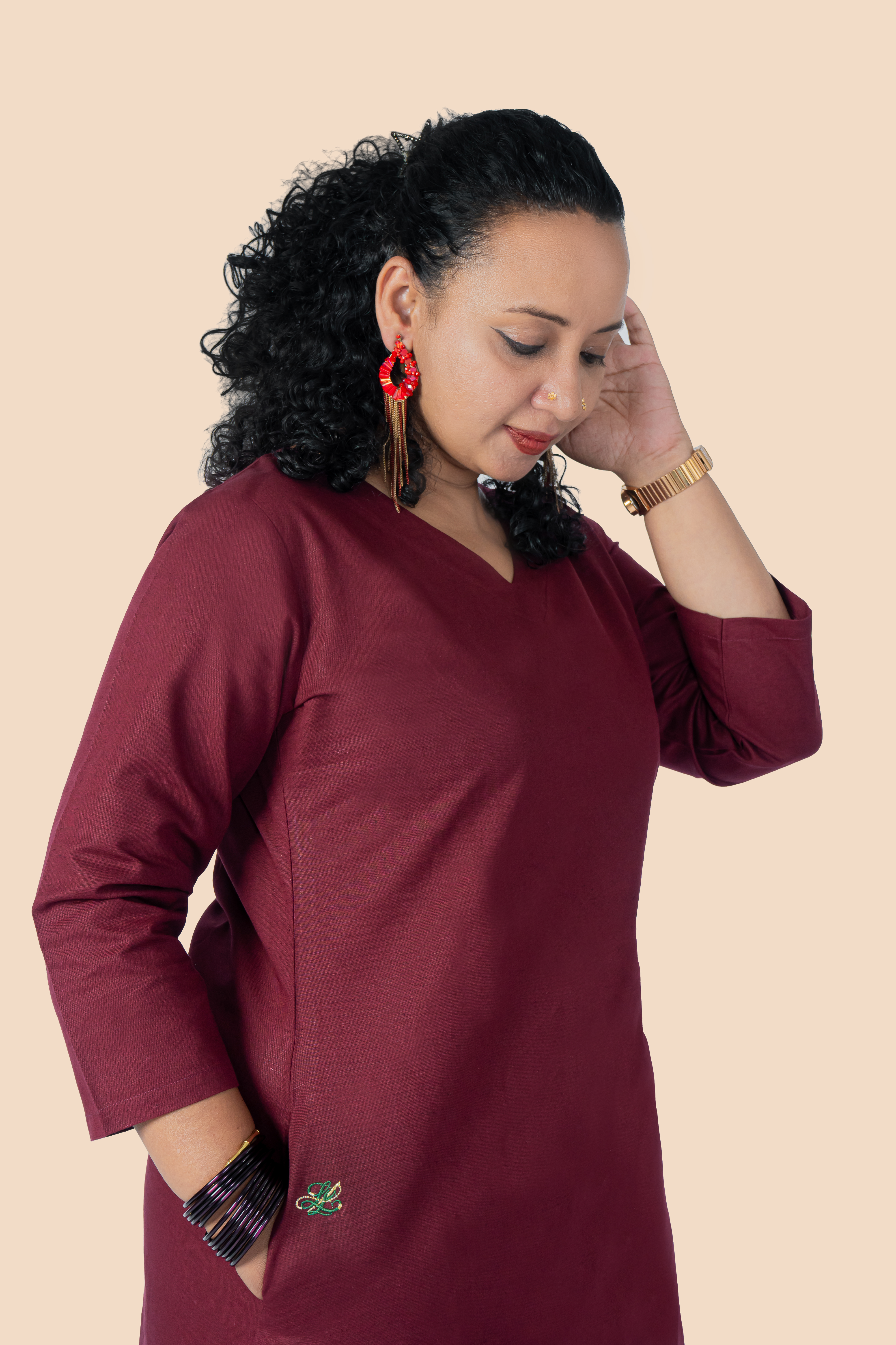Linen Co-ord Set – Maroon, neckline detail